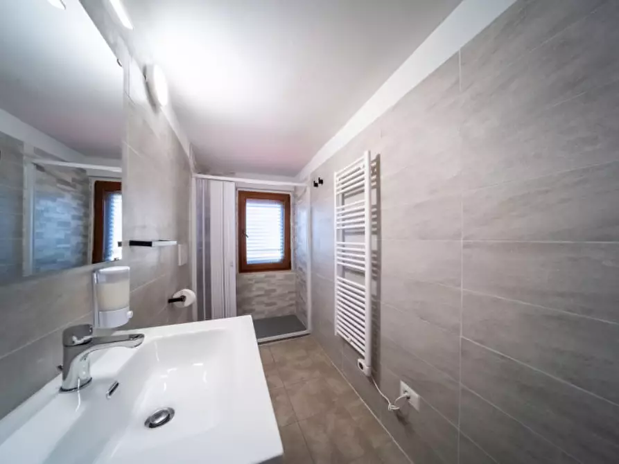 Immagine 28 di Attività commerciale in vendita  in Strada Colombarola n.101 a Parma