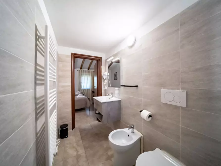 Immagine 30 di Attività commerciale in vendita  in Strada Colombarola n.101 a Parma