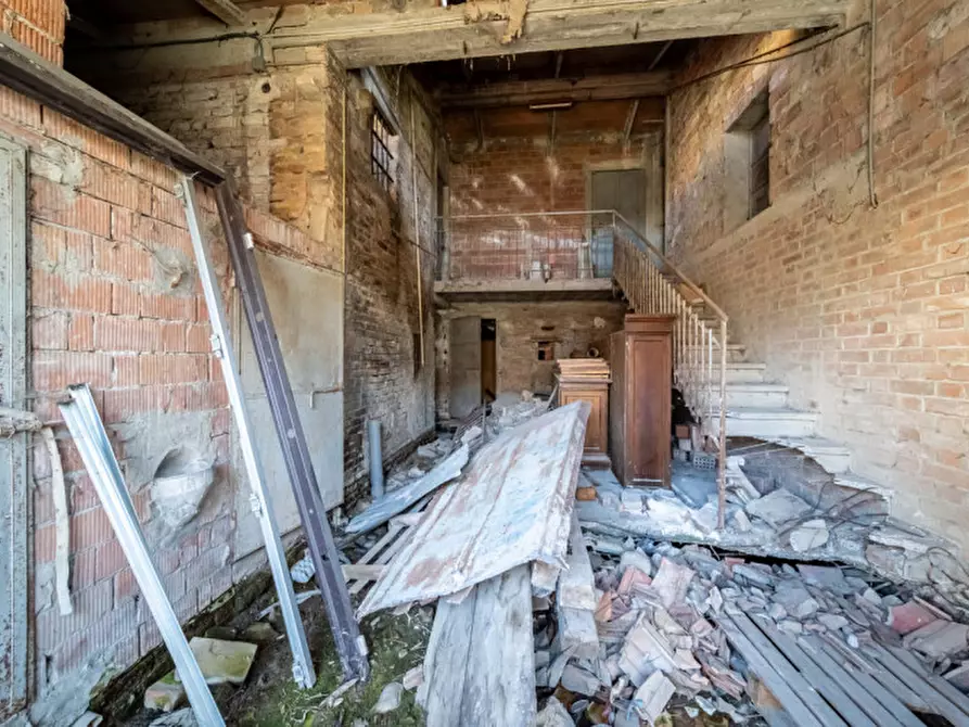 Immagine 36 di Attività commerciale in vendita  in Strada Colombarola n.101 a Parma