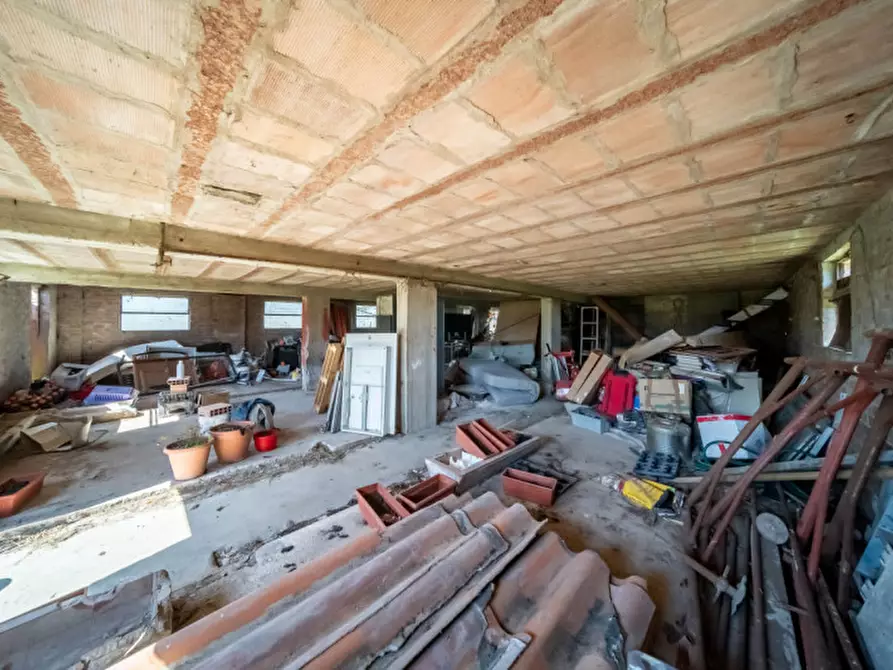 Immagine 37 di Attività commerciale in vendita  in Strada Colombarola n.101 a Parma