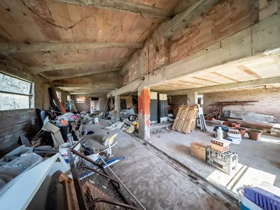 Immagine 38 di Attività commerciale in vendita  in Strada Colombarola n.101 a Parma