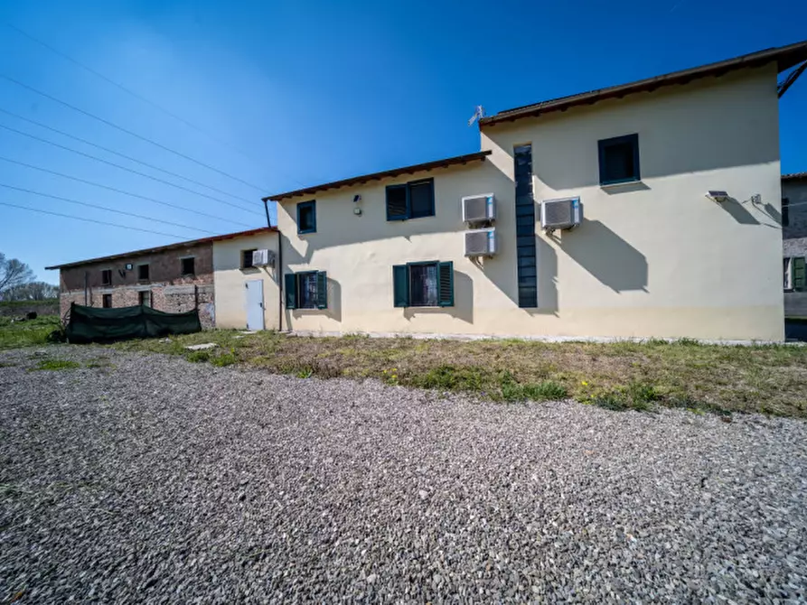 Immagine 45 di Attività commerciale in vendita  in Strada Colombarola n.101 a Parma