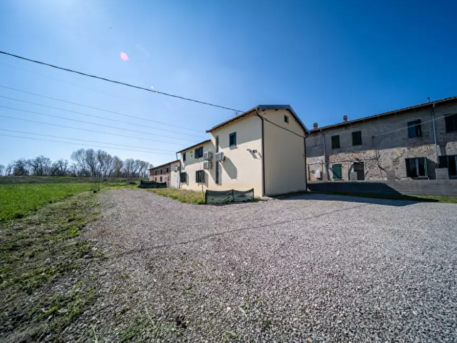 Immagine 46 di Attività commerciale in vendita  in Strada Colombarola n.101 a Parma