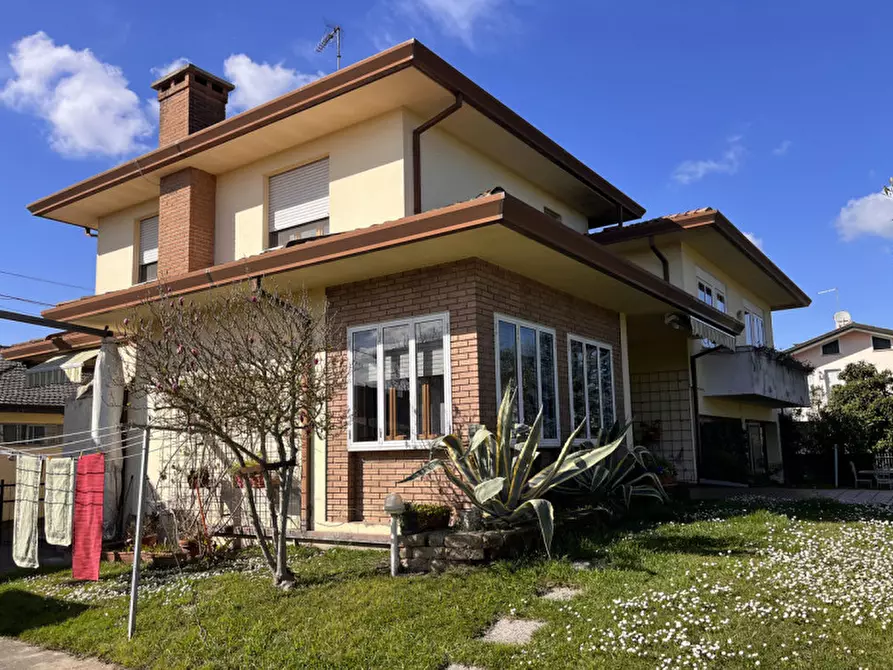 Immagine 1 di Villa in vendita  a Ceregnano