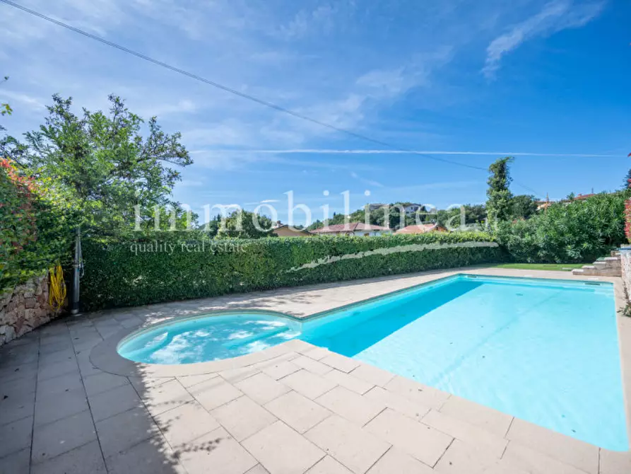 Immagine 1 di Appartamento in vendita  in VIA VOLPARA a Torri Del Benaco