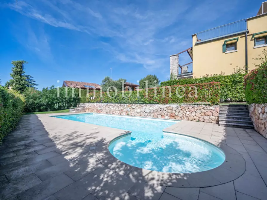 Immagine 2 di Appartamento in vendita  in VIA VOLPARA a Torri Del Benaco