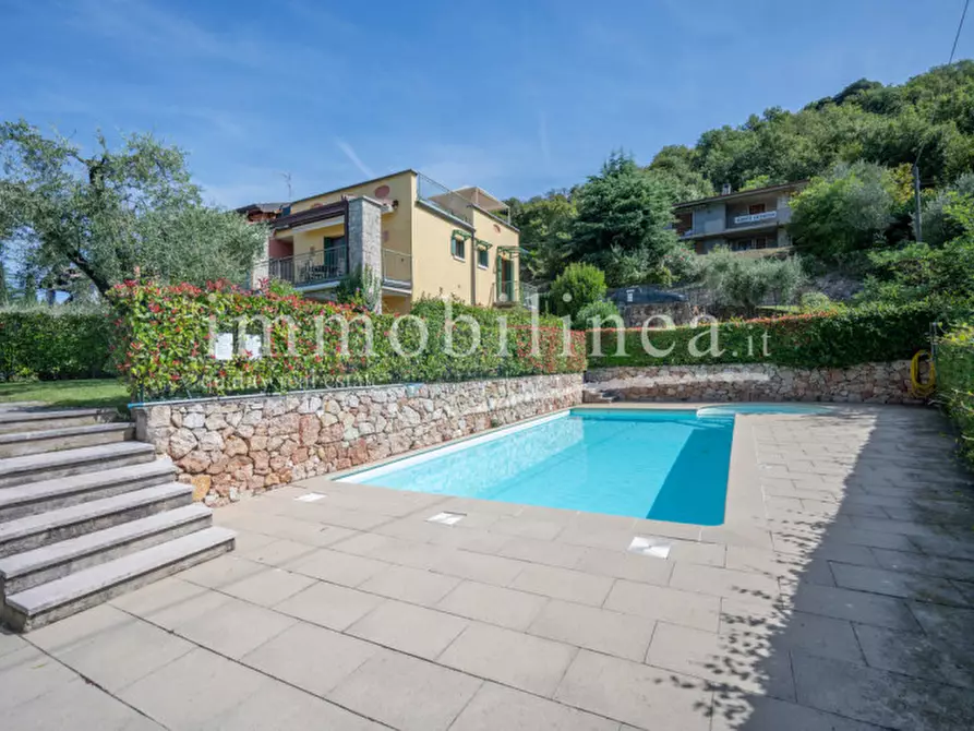 Immagine 3 di Appartamento in vendita  in VIA VOLPARA a Torri Del Benaco