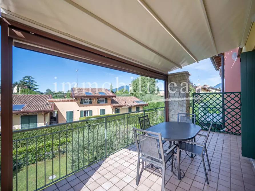 Immagine 9 di Appartamento in vendita  in VIA VOLPARA a Torri Del Benaco