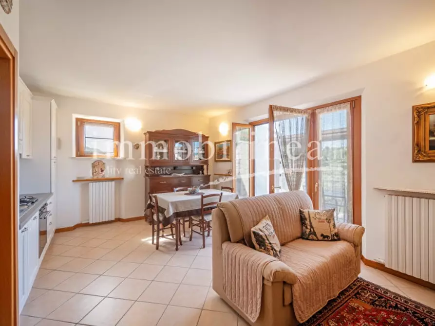 Immagine 12 di Appartamento in vendita  in VIA VOLPARA a Torri Del Benaco