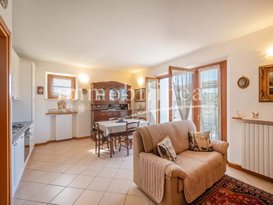 Immagine 12 di Appartamento in vendita  in VIA VOLPARA a Torri Del Benaco