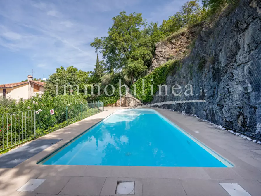 Immagine 32 di Appartamento in vendita  in VIA VOLPARA a Torri Del Benaco