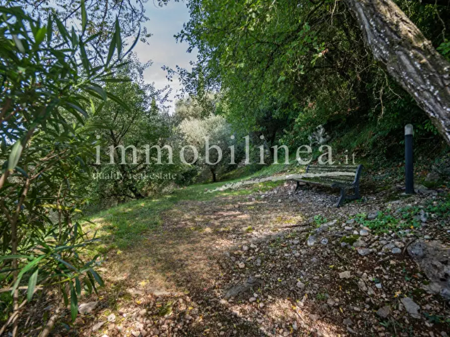 Immagine 35 di Appartamento in vendita  in VIA VOLPARA a Torri Del Benaco