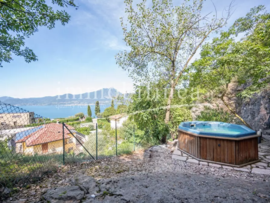 Immagine 38 di Appartamento in vendita  in VIA VOLPARA a Torri Del Benaco