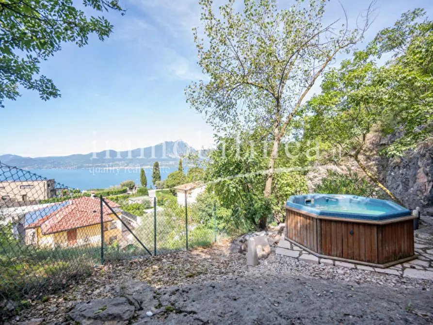 Immagine 38 di Appartamento in vendita  in VIA VOLPARA a Torri Del Benaco