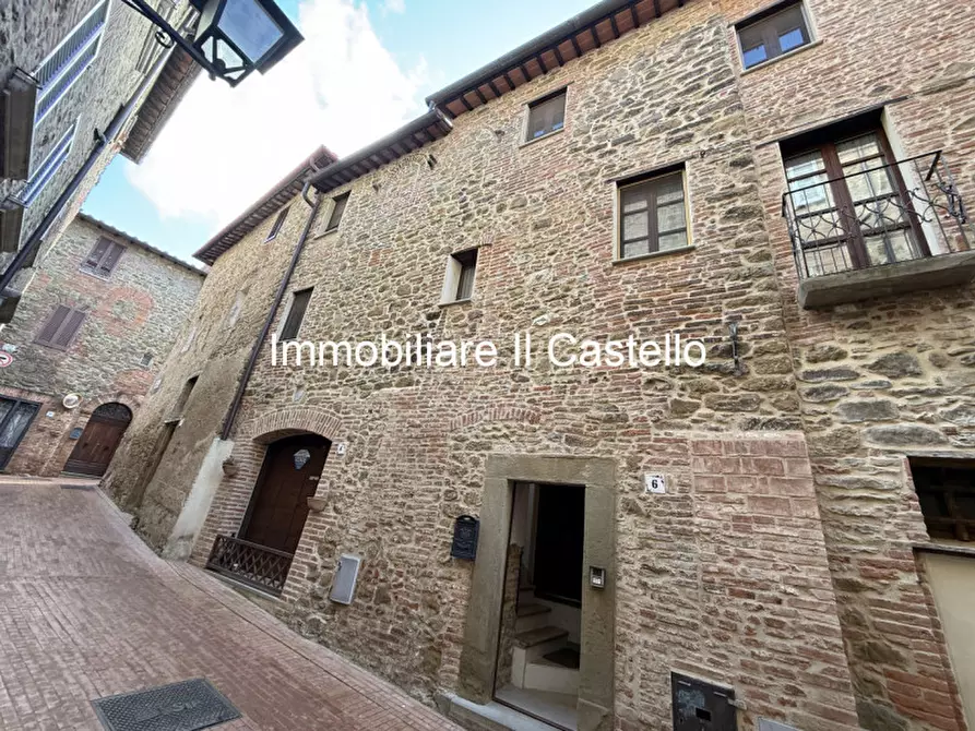 Immagine 1 di Palazzo in vendita  in via quadrani pompili a Paciano