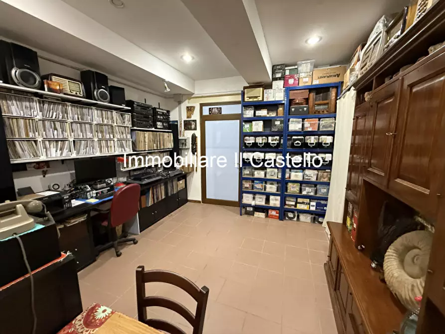 Immagine 4 di Palazzo in vendita  in via quadrani pompili a Paciano
