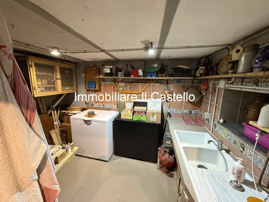 Immagine 6 di Palazzo in vendita  in via quadrani pompili a Paciano