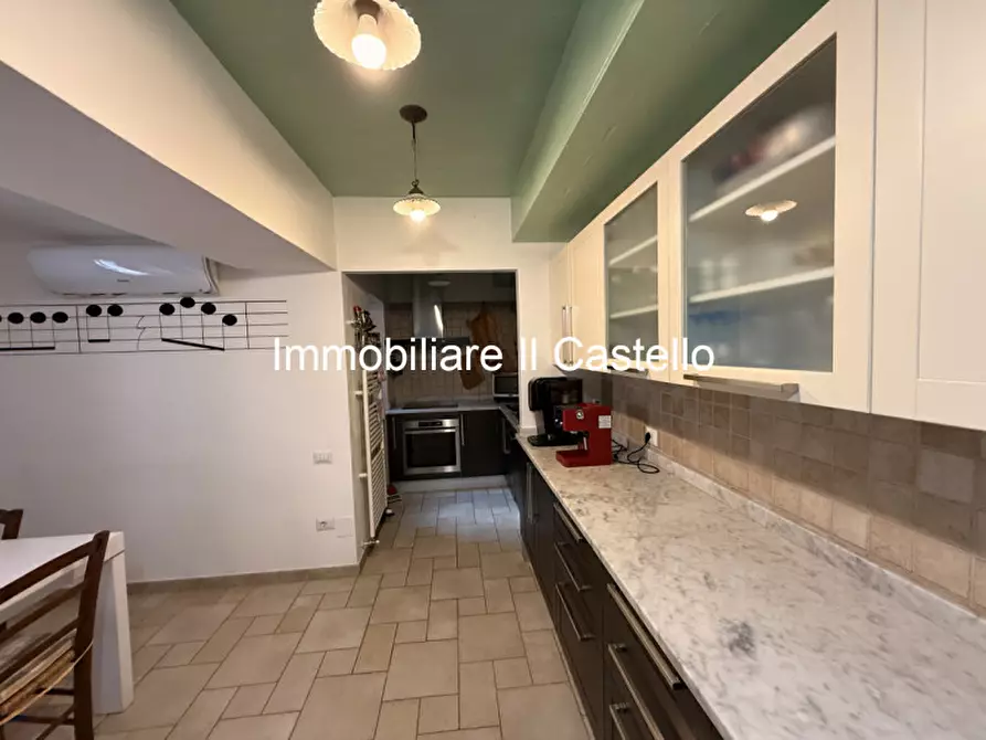 Immagine 9 di Palazzo in vendita  in via quadrani pompili a Paciano