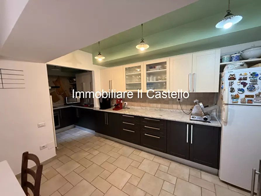 Immagine 10 di Palazzo in vendita  in via quadrani pompili a Paciano