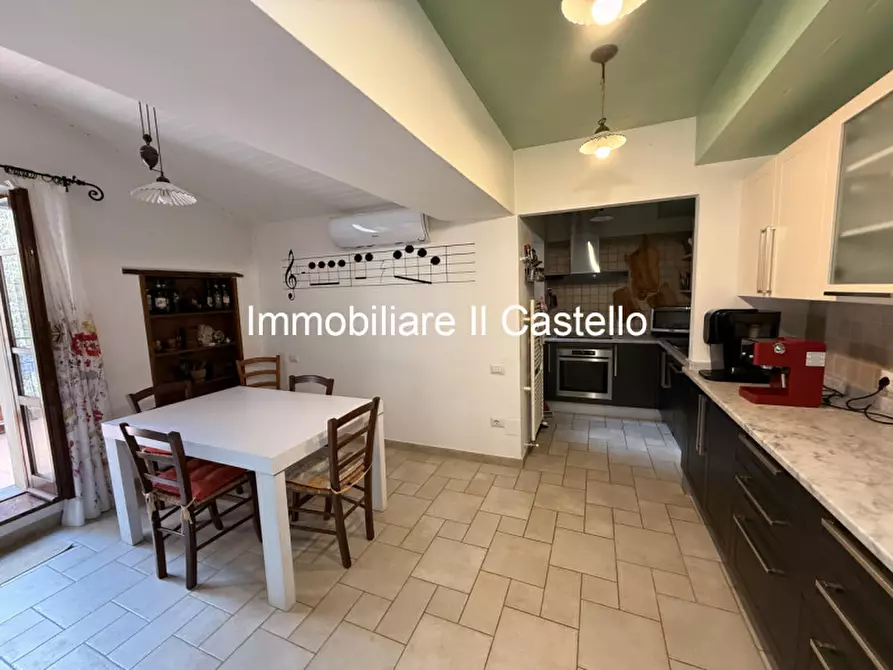 Immagine 11 di Palazzo in vendita  in via quadrani pompili a Paciano