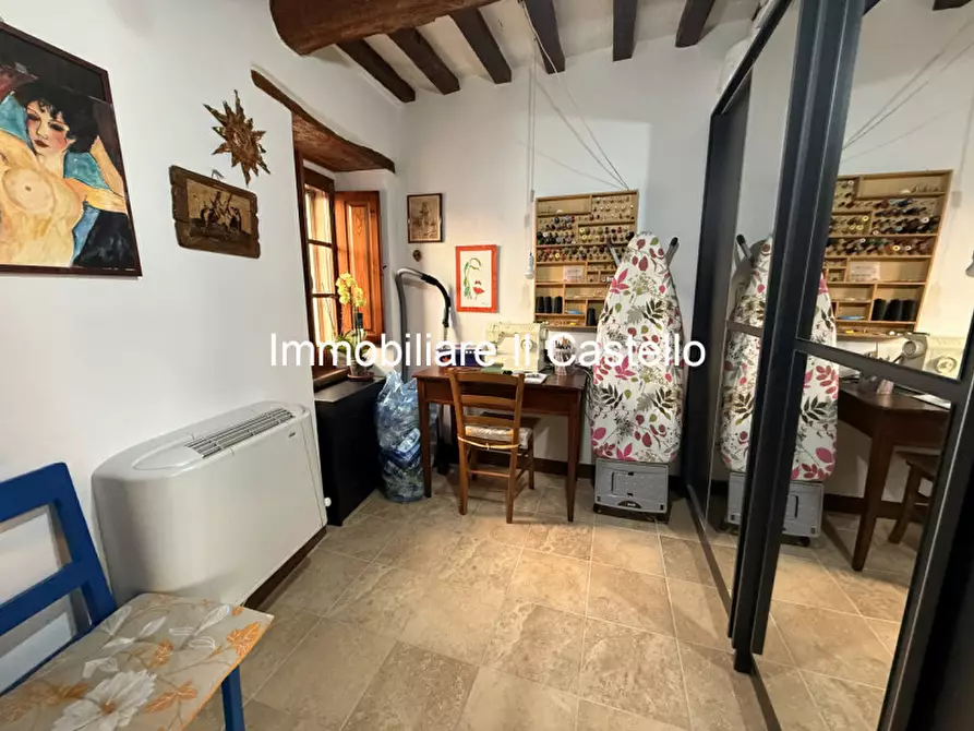 Immagine 12 di Palazzo in vendita  in via quadrani pompili a Paciano