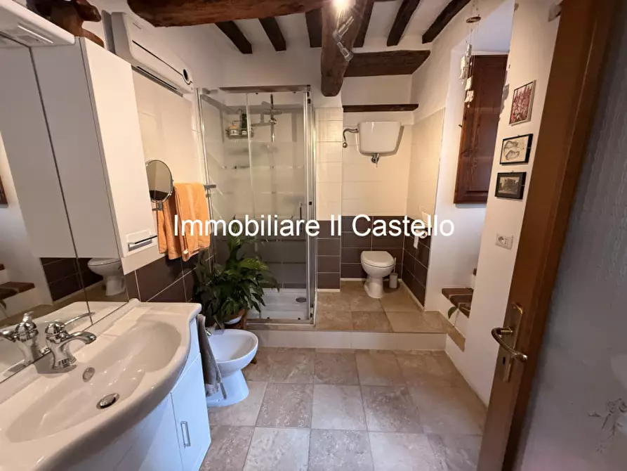 Immagine 13 di Palazzo in vendita  in via quadrani pompili a Paciano