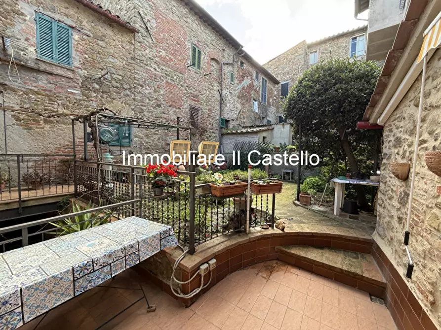 Immagine 14 di Palazzo in vendita  in via quadrani pompili a Paciano