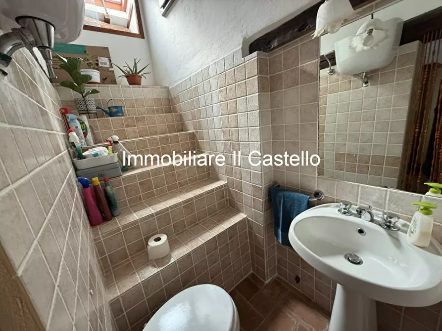 Immagine 21 di Palazzo in vendita  in via quadrani pompili a Paciano