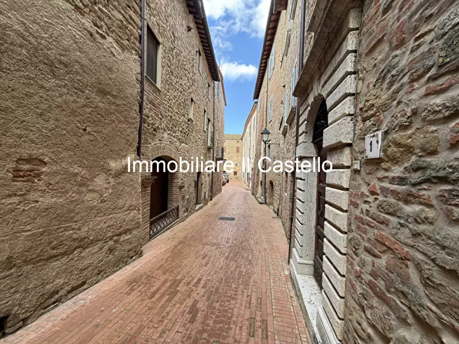 Immagine 24 di Palazzo in vendita  in via quadrani pompili a Paciano