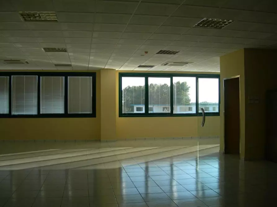 Immagine 3 di Magazzino in vendita  in Via Massimo d'Antona a Chiaravalle