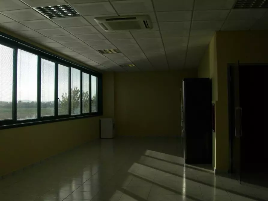 Immagine 4 di Magazzino in vendita  in Via Massimo d'Antona a Chiaravalle