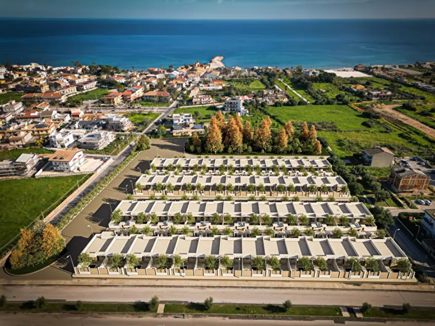 Immagine 1 di Villetta a schiera in vendita  in via miramare a Avola