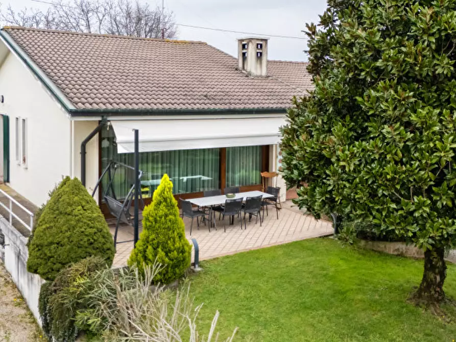 Immagine 1 di Villa in vendita  in via comparine 19 a Arcole