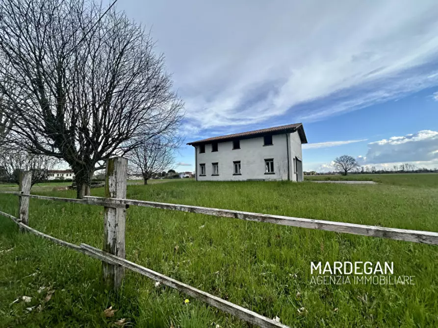 Immagine 1 di Rustico / casale in vendita  in via monte grappa a San Martino Di Lupari