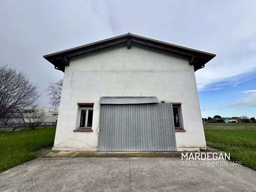 Immagine 10 di Rustico / casale in vendita  in via monte grappa a San Martino Di Lupari