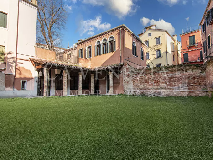 Immagine 1 di Villa in vendita  a Venezia