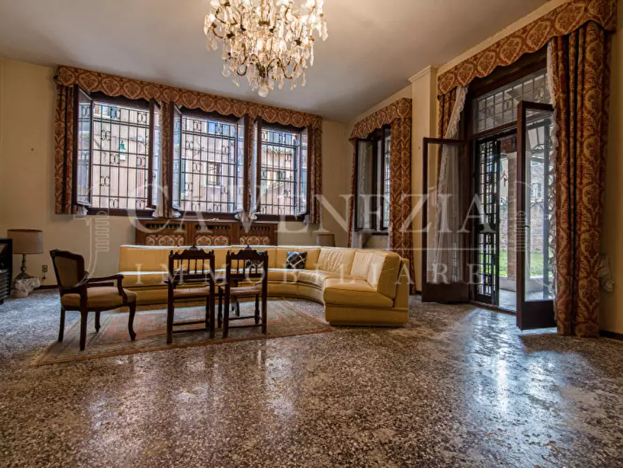 Immagine 5 di Villa in vendita  a Venezia