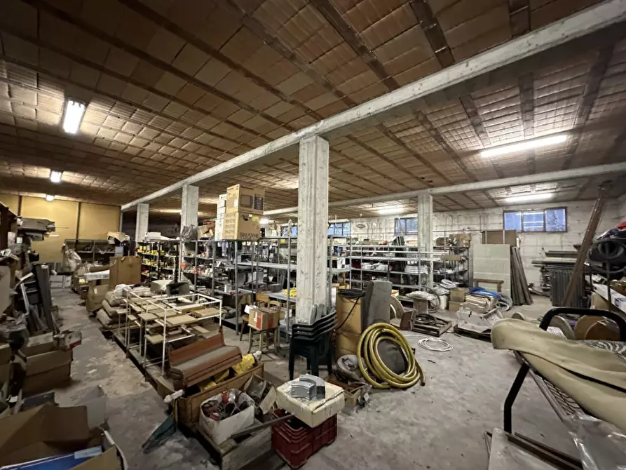 Immagine 2 di Magazzino in vendita  in Via Villette a Trevignano