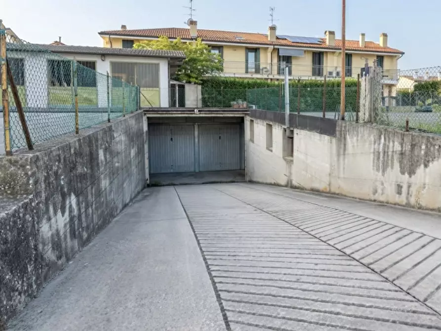Immagine 4 di Magazzino in vendita  in Via Villette a Trevignano