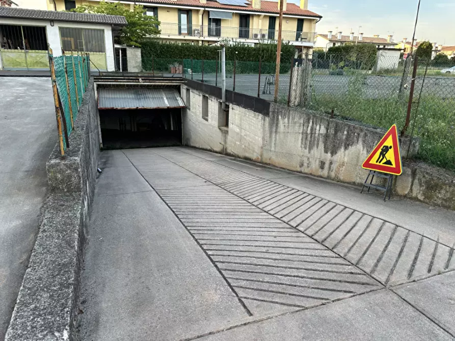 Immagine 15 di Magazzino in vendita  in Via Villette a Trevignano