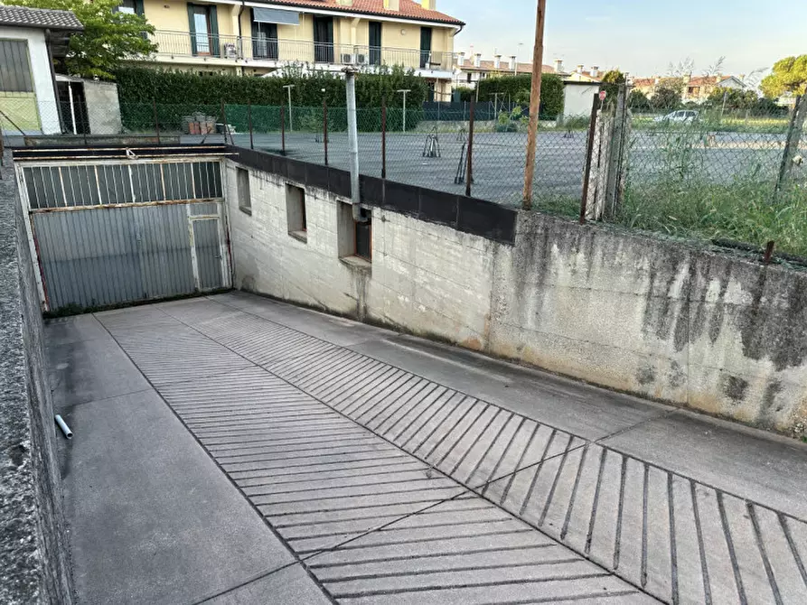 Immagine 16 di Magazzino in vendita  in Via Villette a Trevignano