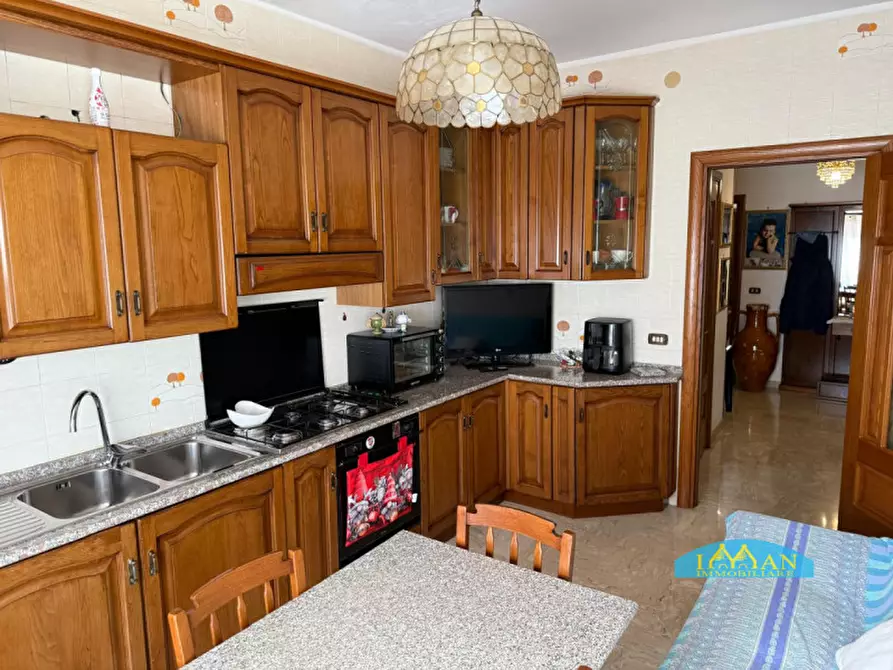 Immagine 2 di Appartamento in vendita  in Via Napoli a Ceglie Messapico