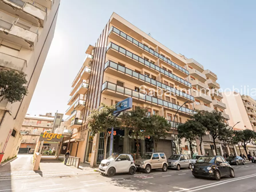 Immagine 1 di Appartamento in vendita  in Viale Marconi, 136 a Pescara