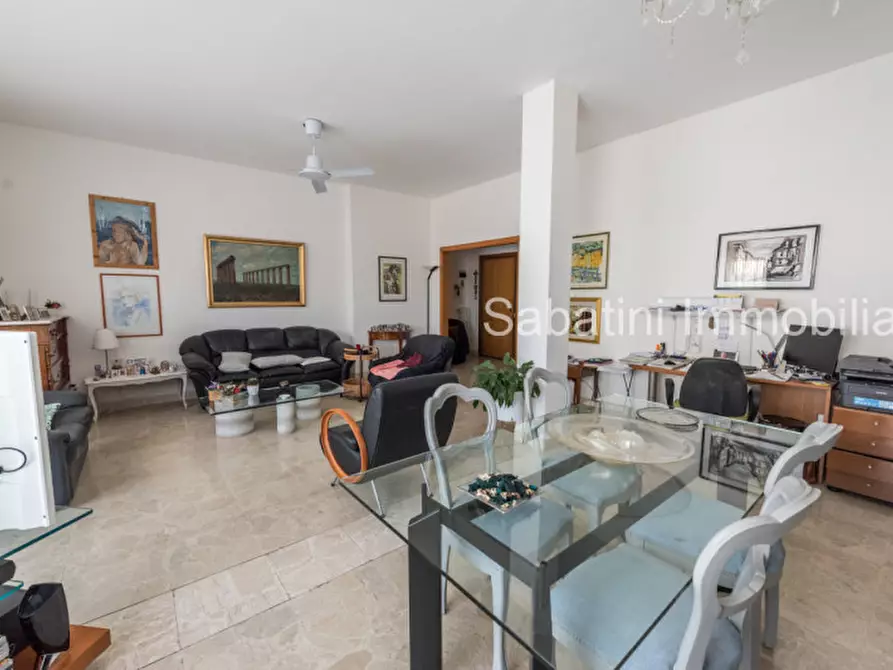 Immagine 3 di Appartamento in vendita  in Viale Marconi, 136 a Pescara