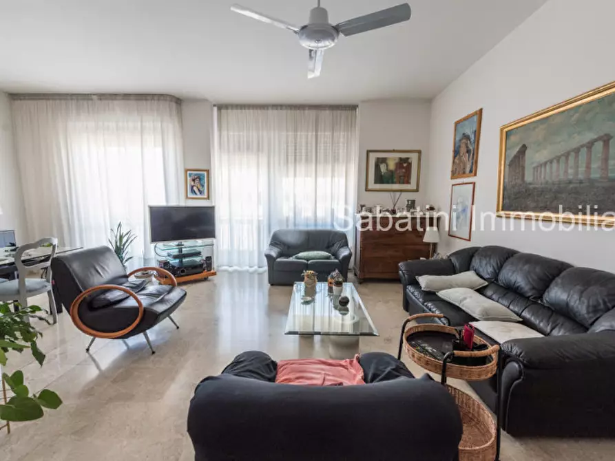 Immagine 4 di Appartamento in vendita  in Viale Marconi, 136 a Pescara