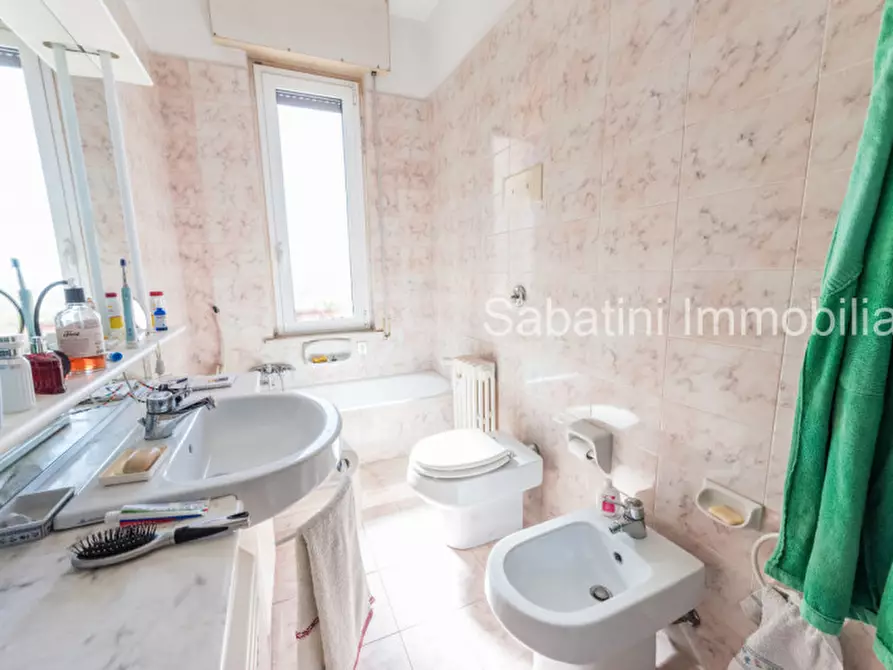 Immagine 14 di Appartamento in vendita  in Viale Marconi, 136 a Pescara