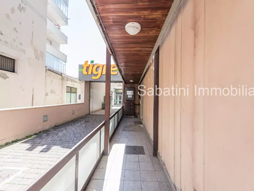 Immagine 38 di Appartamento in vendita  in Viale Marconi, 136 a Pescara