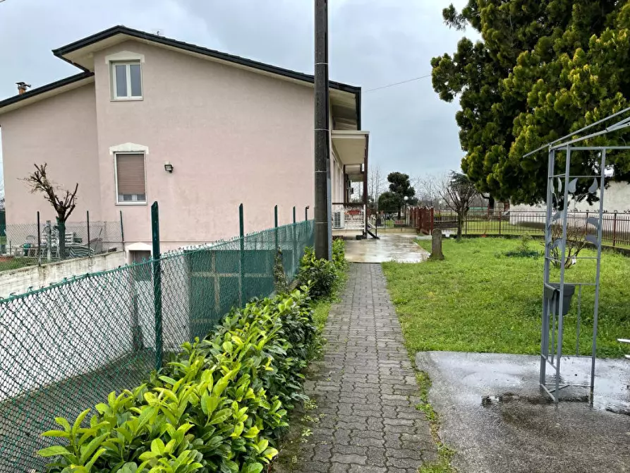 Immagine 3 di Casa bifamiliare in vendita  in Via Risorgimento a Castenedolo