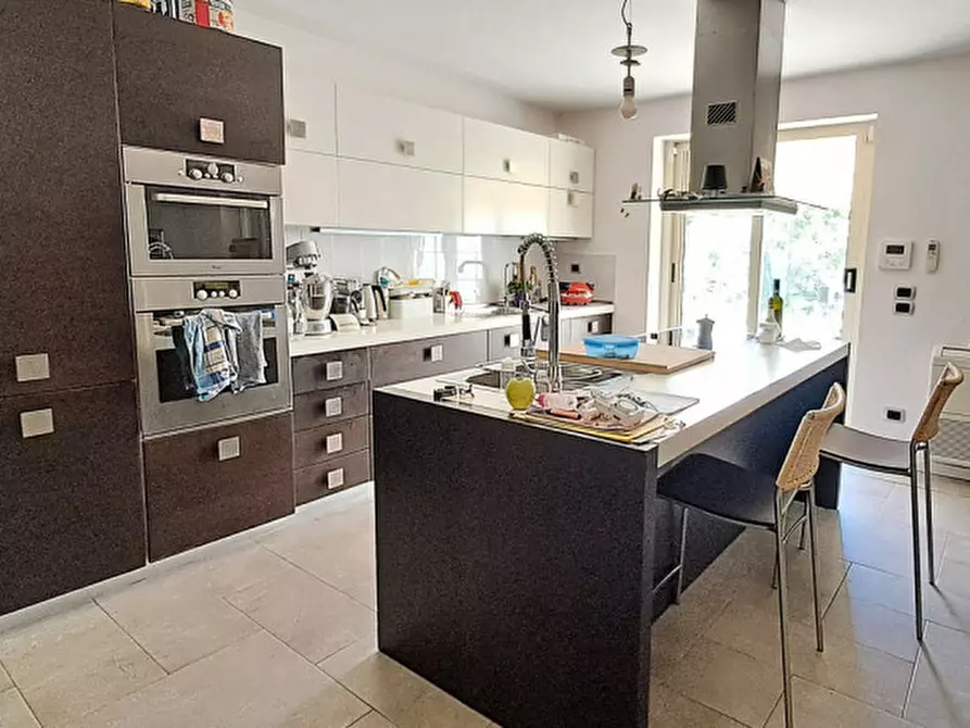 Immagine 5 di Villa in vendita  a Passignano Sul Trasimeno