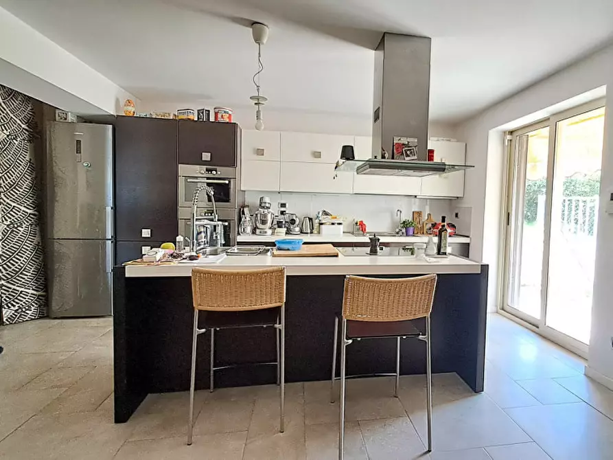 Immagine 6 di Villa in vendita  a Passignano Sul Trasimeno